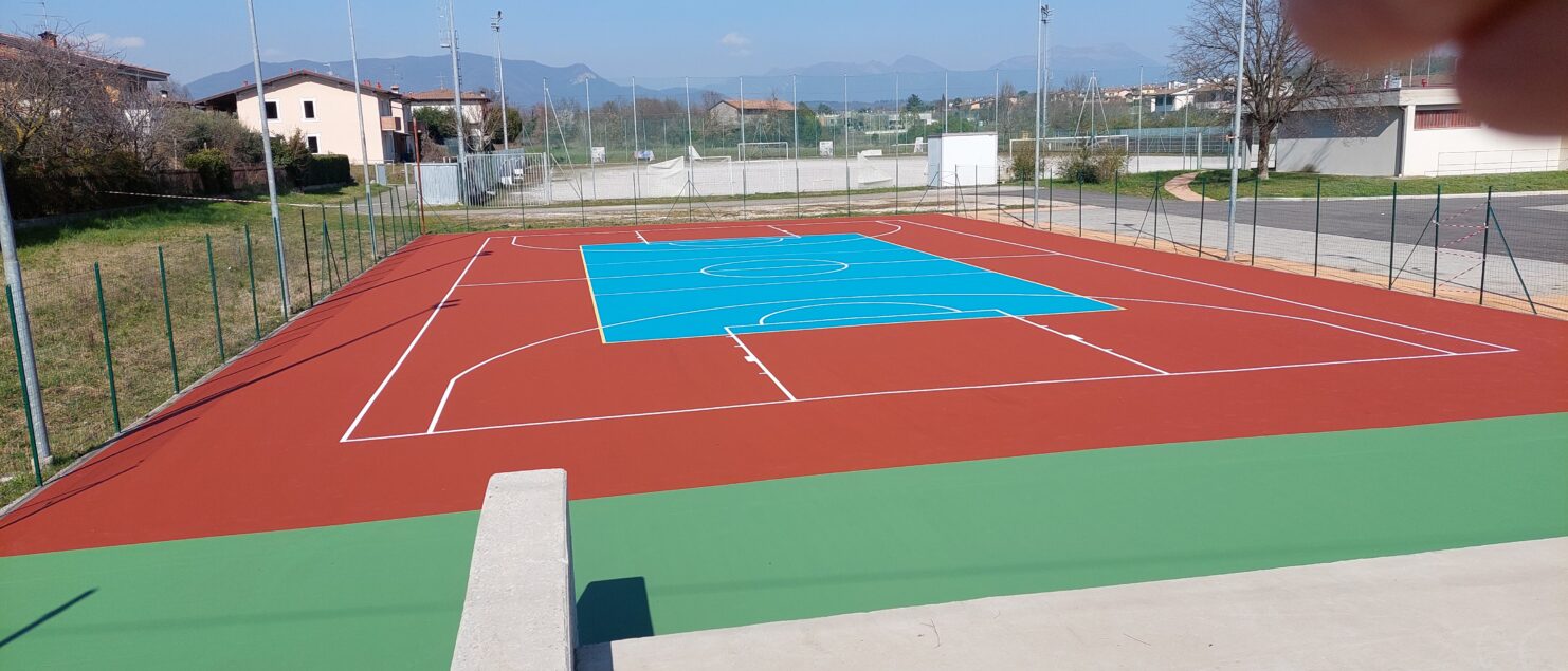 PAVIMENTAZIONE PIASTRA POLIVALENTE MEDIANTE FORNITURA E POSA IN OPERA DI RESINA ACRILICA COMPRESA LA PREPARAZIONE DEL FONDO NELL’AMBITO DEI LAVORI DI MANUTENZIONE STRAORDINARIA DEL CENTRO SPORTIVO di CAVALGESE DELLA RIVIERA